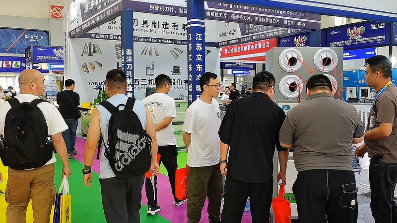 广告标识与标牌：两者的本质区别与运用场景
